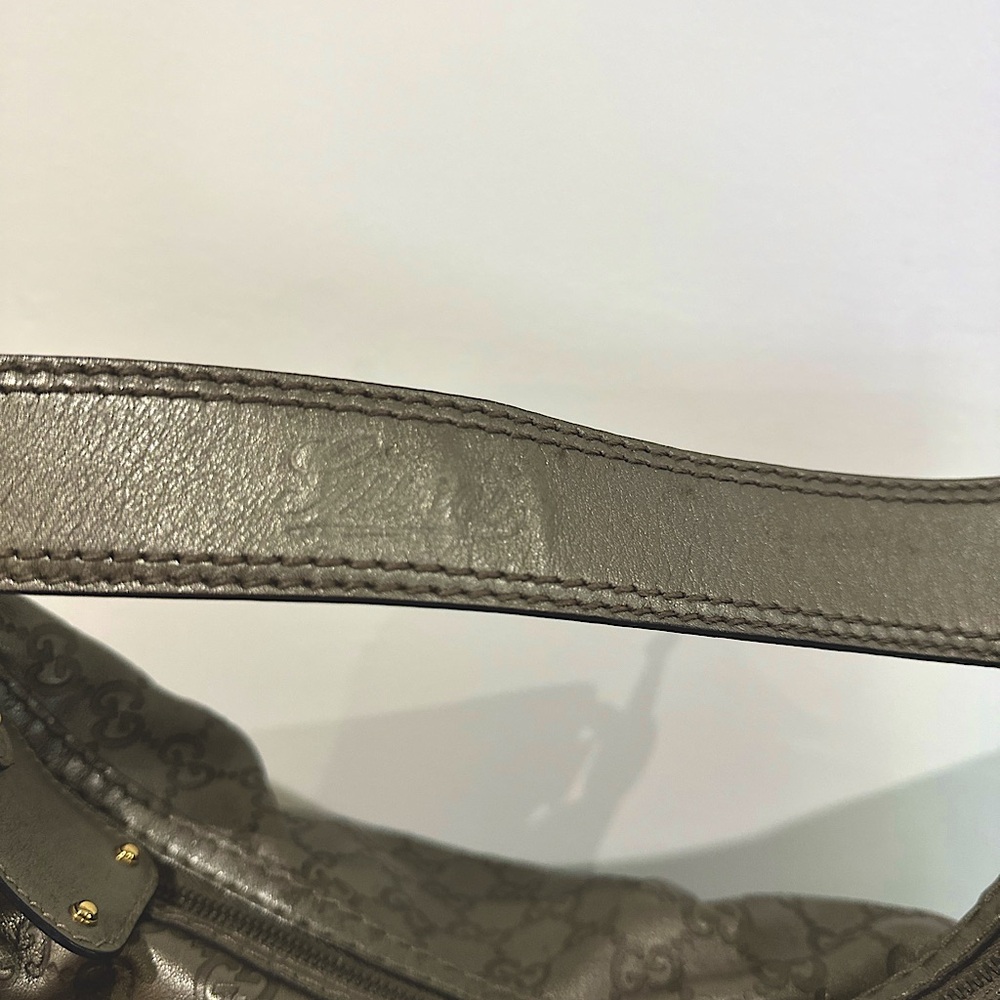 Excellent like new Gucci GG Signature Jockey Hobo Shoulder Bag
Gray - Picture 6 of 13